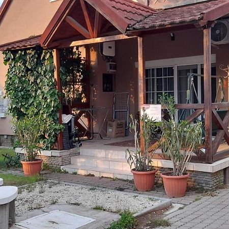 Апартаменты Lelle Lelke Apartmanhaz Балатонлелле Экстерьер фото