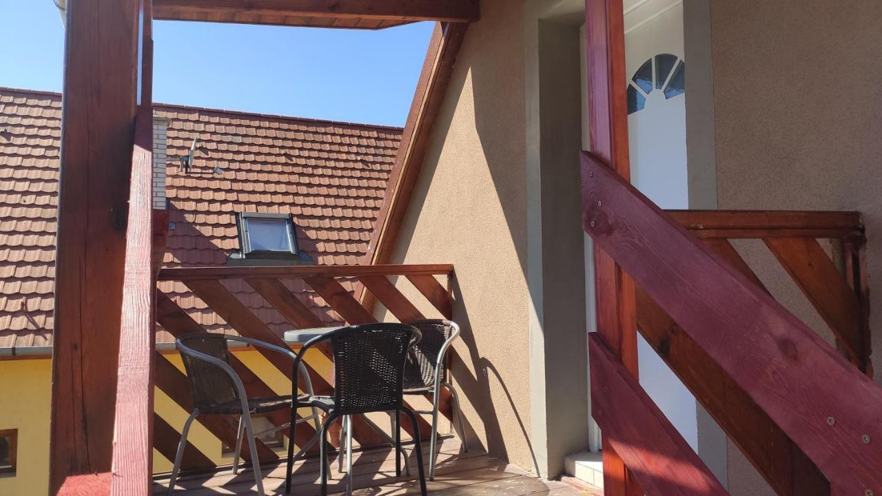 Апартаменты Lelle Lelke Apartmanhaz Балатонлелле Экстерьер фото